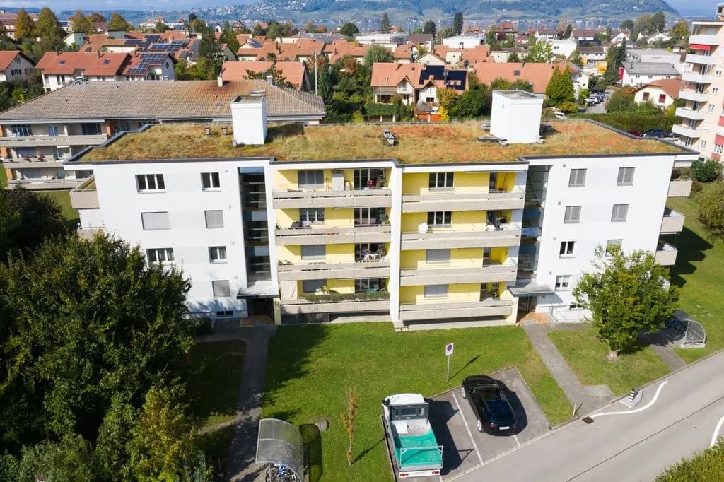 Helle Wohnung mit moderner Küche und Bad