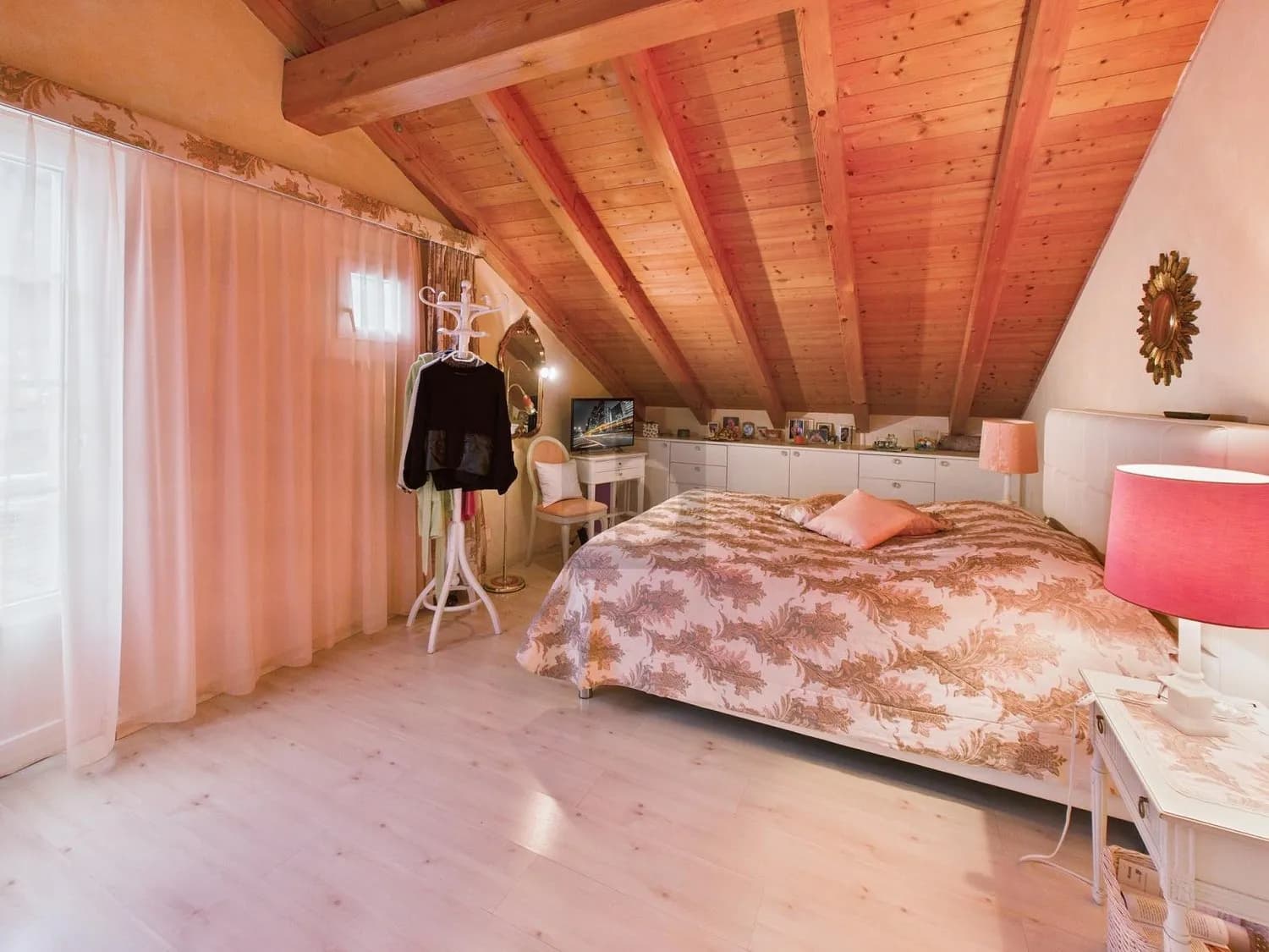 BEHAGLICHES WOHLFÜHLAMBIENTE