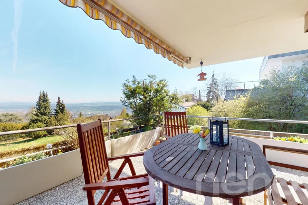 Superbe appartement en terrasse avec magnifique vue à Evilard