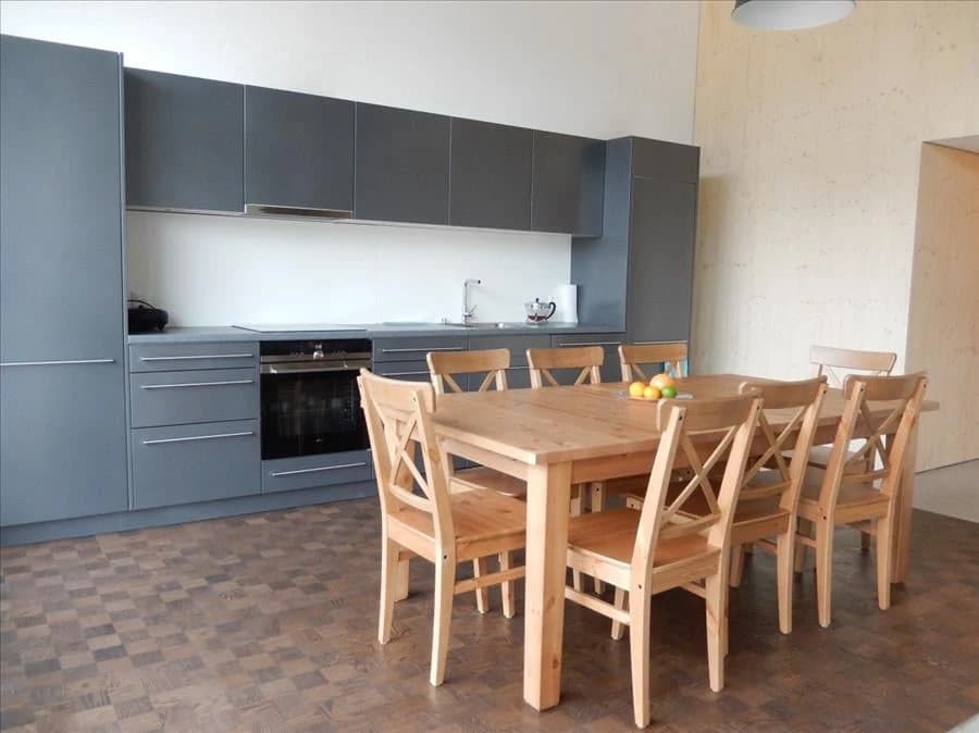 Doppelstöckiges möbliertes Zimmer mit Gemeinschaftsraum!