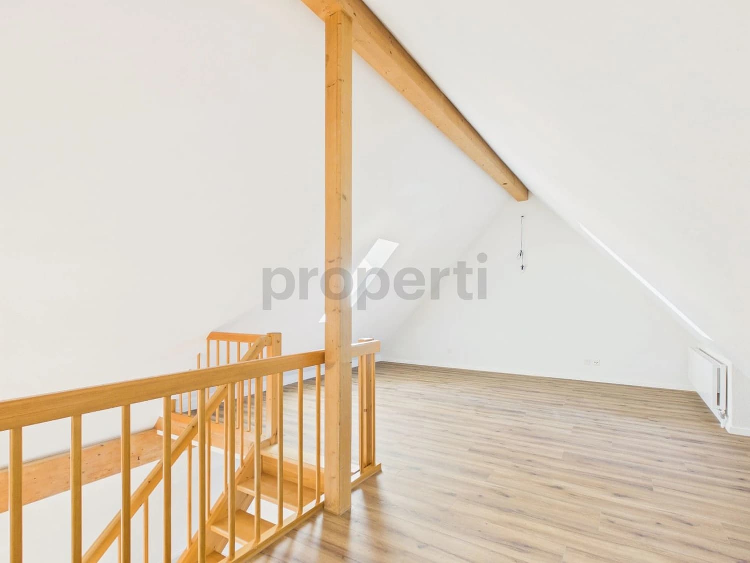 Charmante 4-Zimmer-Maisonette-Wohnung mit Dachgeschoss-Charme in Feuerthalen