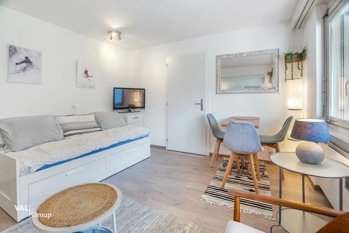 Möbliertes Studio mit Balkon und unverbaubarer Aussicht