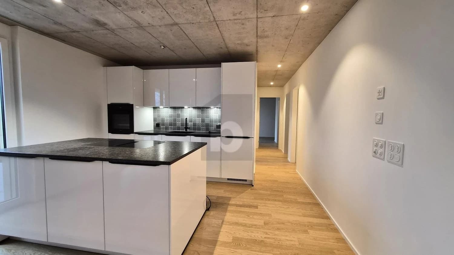 MODERN, LICHTDURCHFLUTET UND STADTNAH