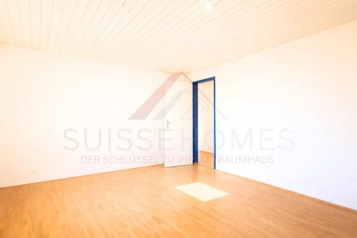 Grosszügiges Einfamilienhaus mit Seesicht und Pool