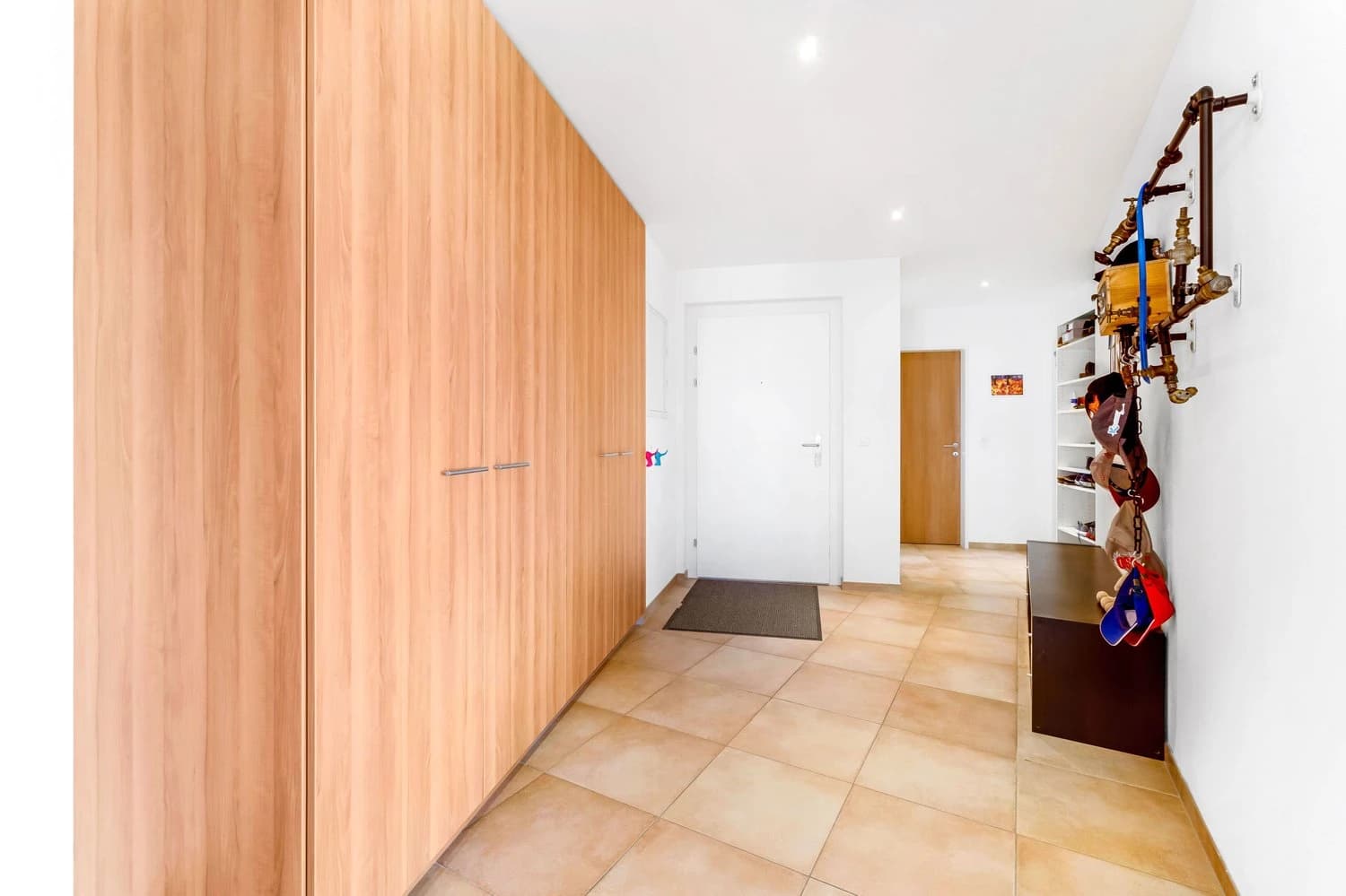 WG-Zimmer mit Wintergarten in der zuckerloser Küche.