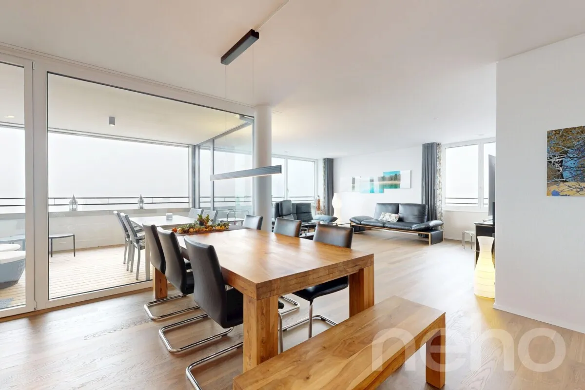 Moderne 4.5-Zimmerwohnung mit Loggia, Weitblick und Tiefgaragenplätzen