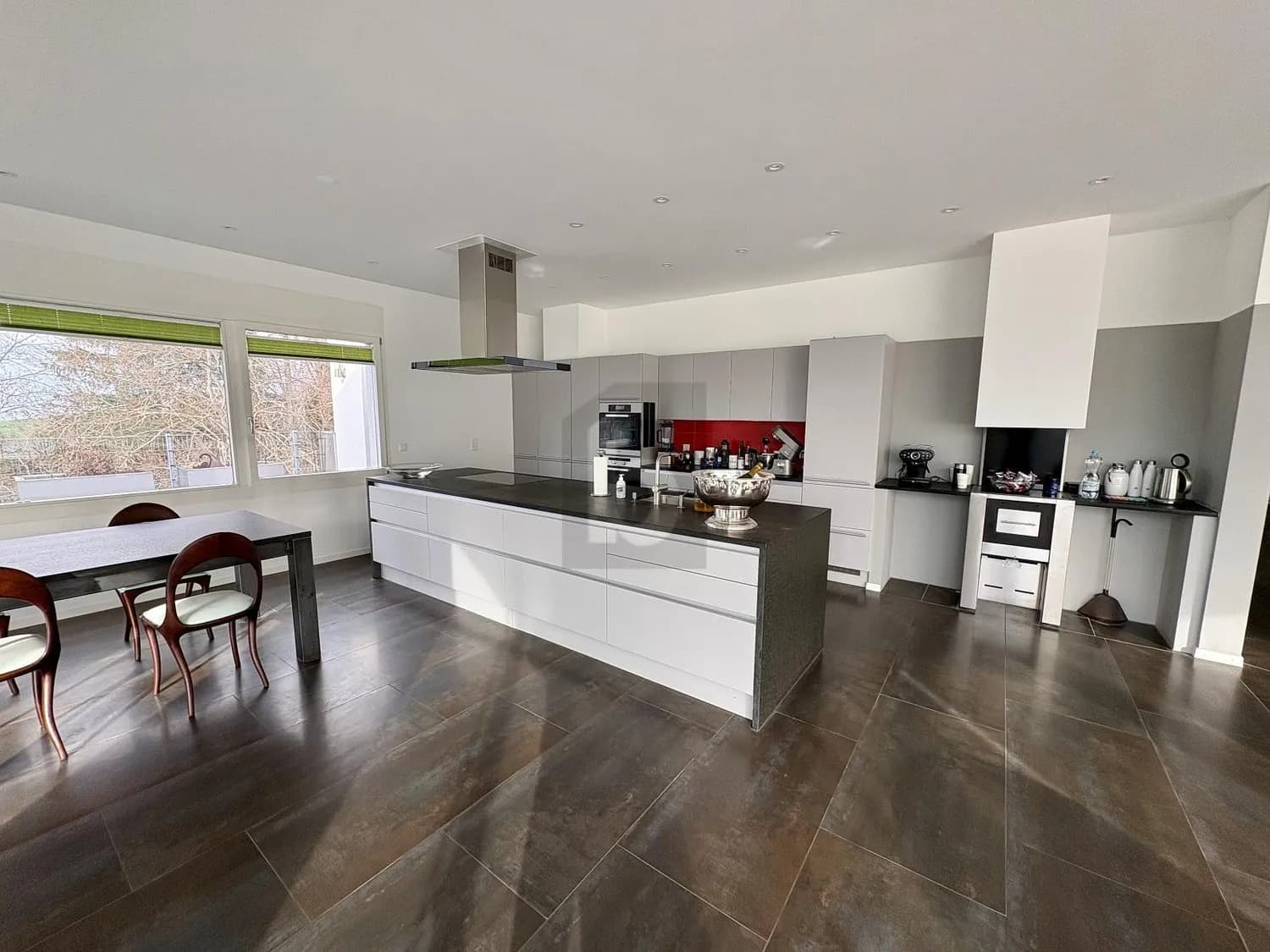 GROSSZÜGIG MIT TERRASSE UND SAUNA