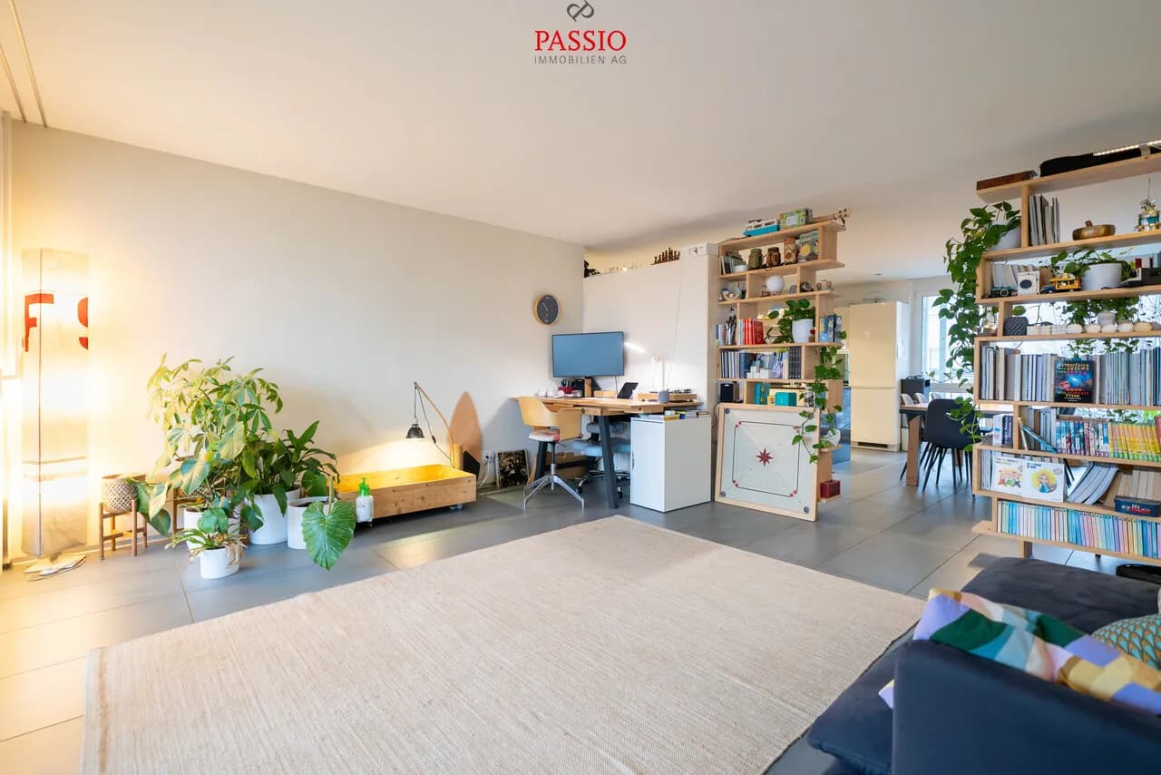 Moderne 4.5-Zimmer Wohnung mit grossem Balkon und Kanalsicht