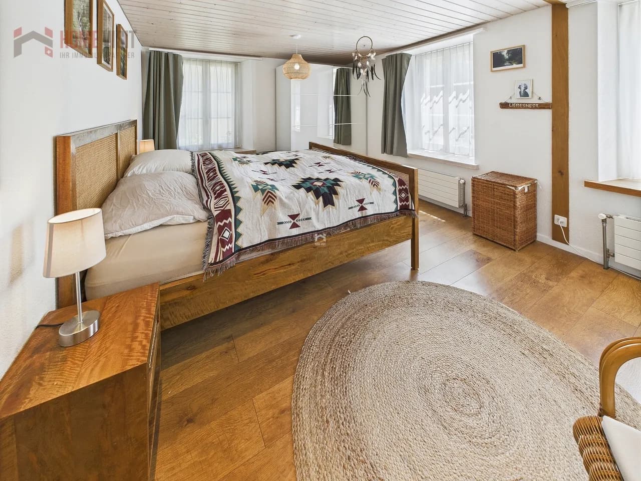 5.5-Zi.-Wohnung mit Pferdehaltungsmöglichkeit in Zweifamilienhaus