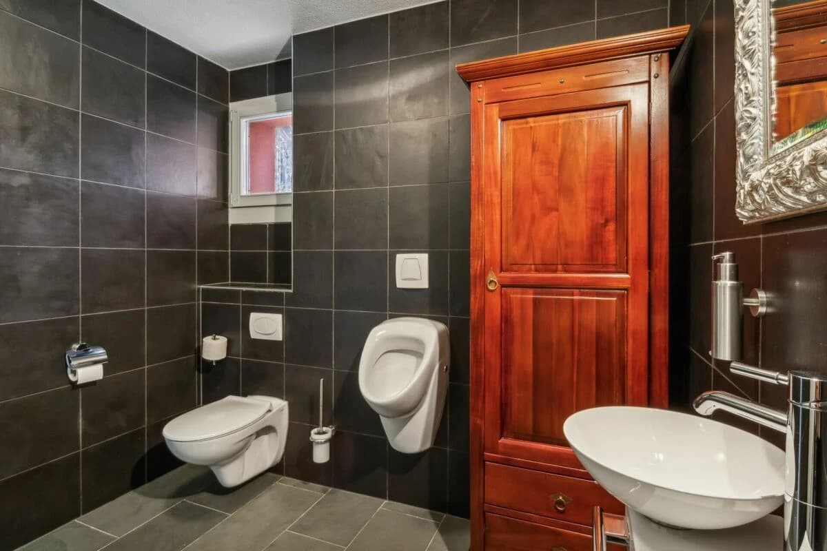 Vielseitig nutzbare Wohn- und Geschäftsliegenschaft in Bolligen