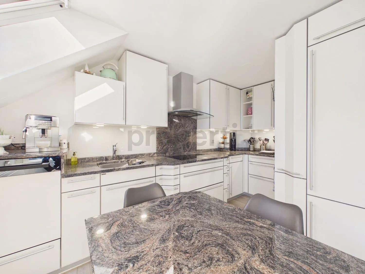 Helle 5.5-Zimmer-Maisonette-Eigentumswohnung mit Galerie in Emmen, Kanton Luzern