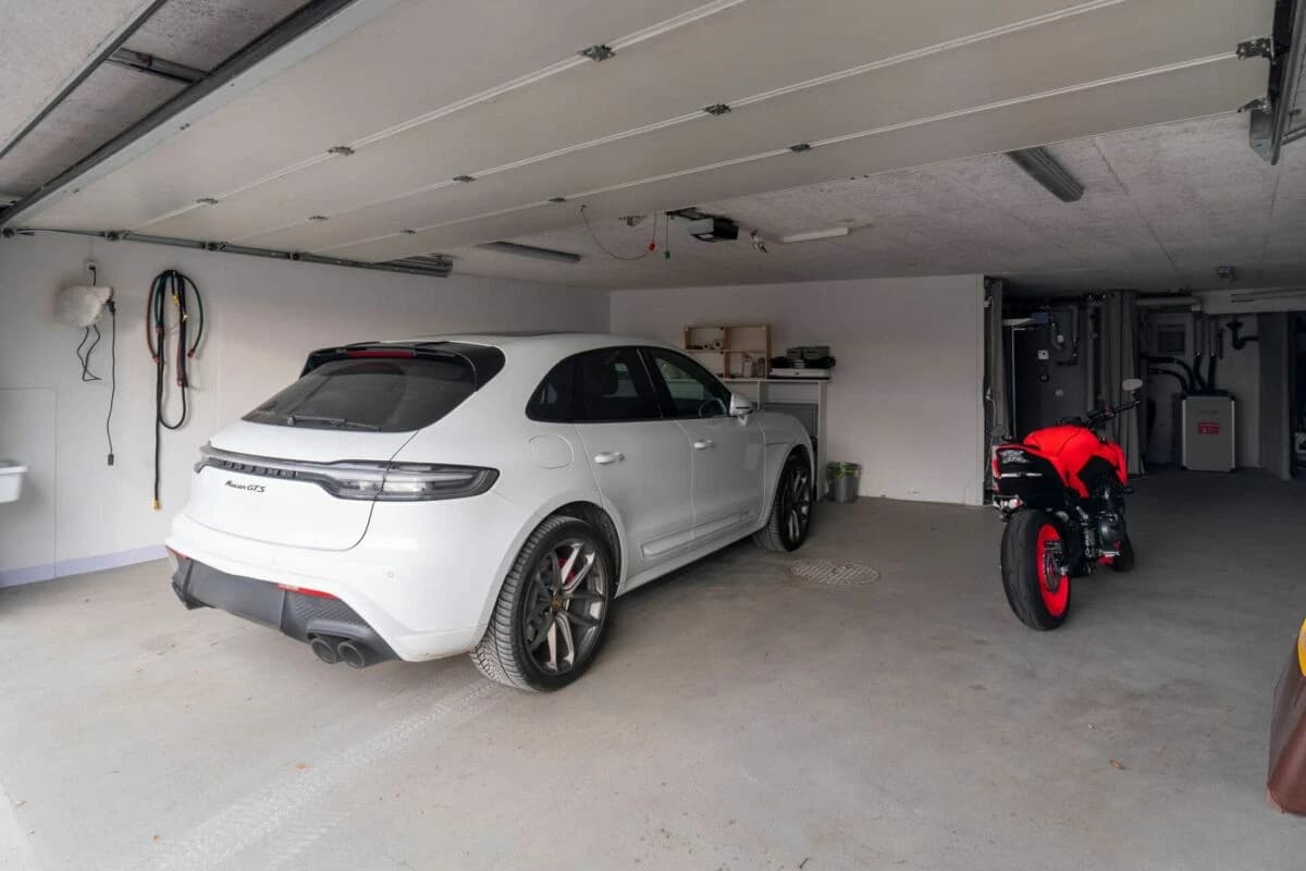 Komplett renoviert, mit Pool und traumhafter Aussicht!