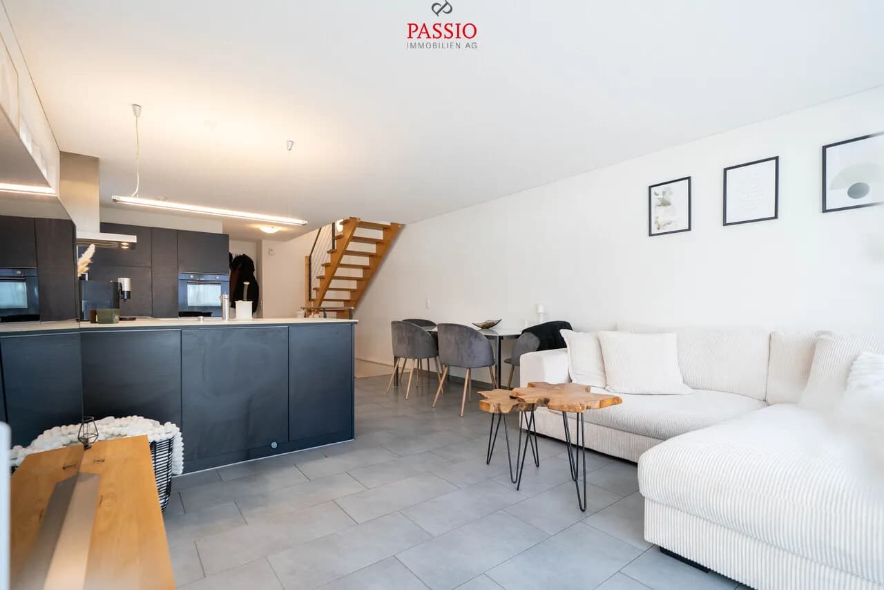 7.5-Zimmer Doppeleinfamilienhaus mit Seesicht und Potenzial