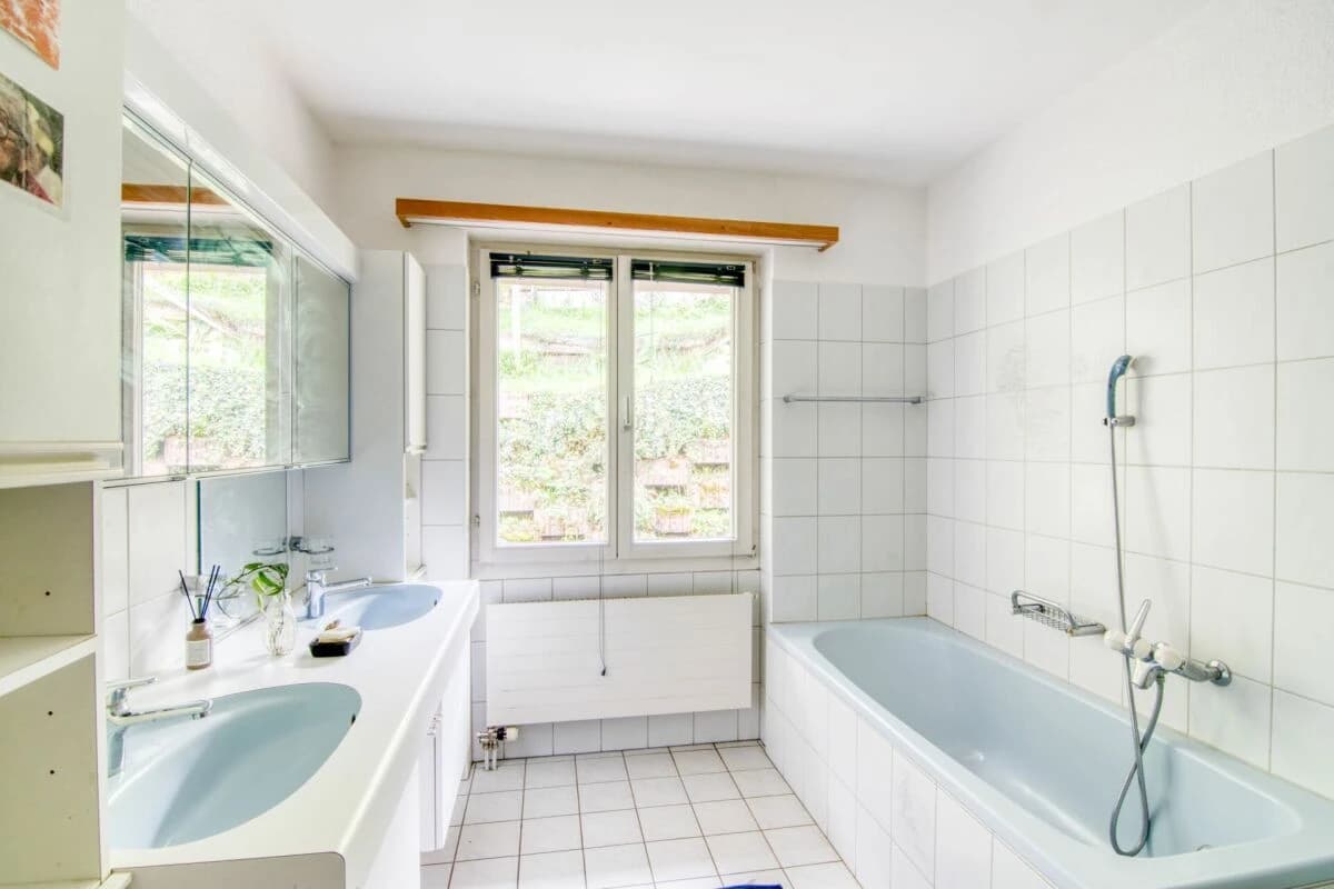 Grosszügiges 6.5-Zimmer-Einfamilienhaus mit Einliegerwohnung, Doppelgarage, 1'053 m² Gartenparadies und Weitsicht auf die Alpen