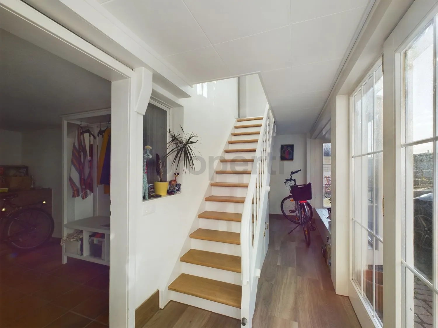 Modern 3.5-Zimmer-Wohnung mit renoviertem Ambiente, Eiken