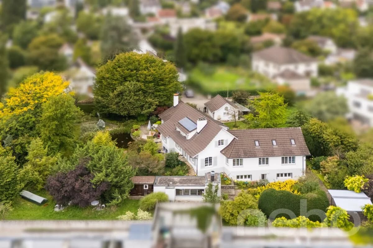 Landhausvilla mit viel Raum: wohnen, arbeiten und geniessen nahe Basel