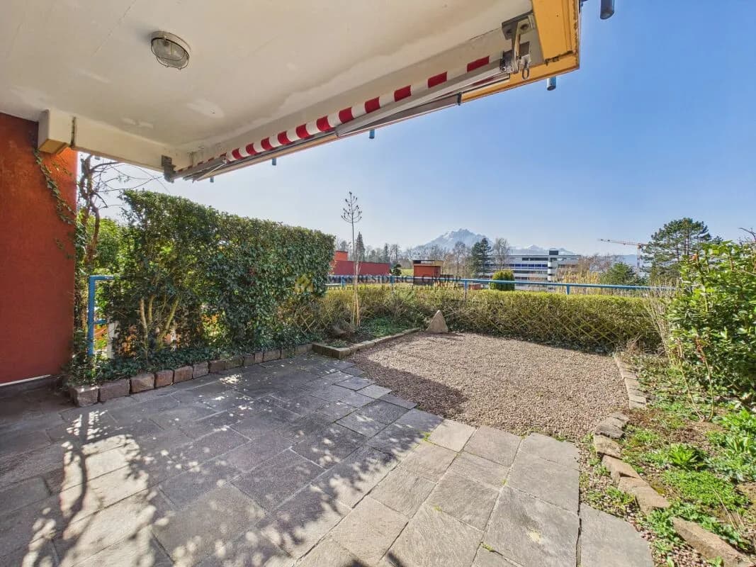 Sonniges 7.5-Zimmer Reihen-Einfamilienhaus mit Garten, Balkon und Bergsicht