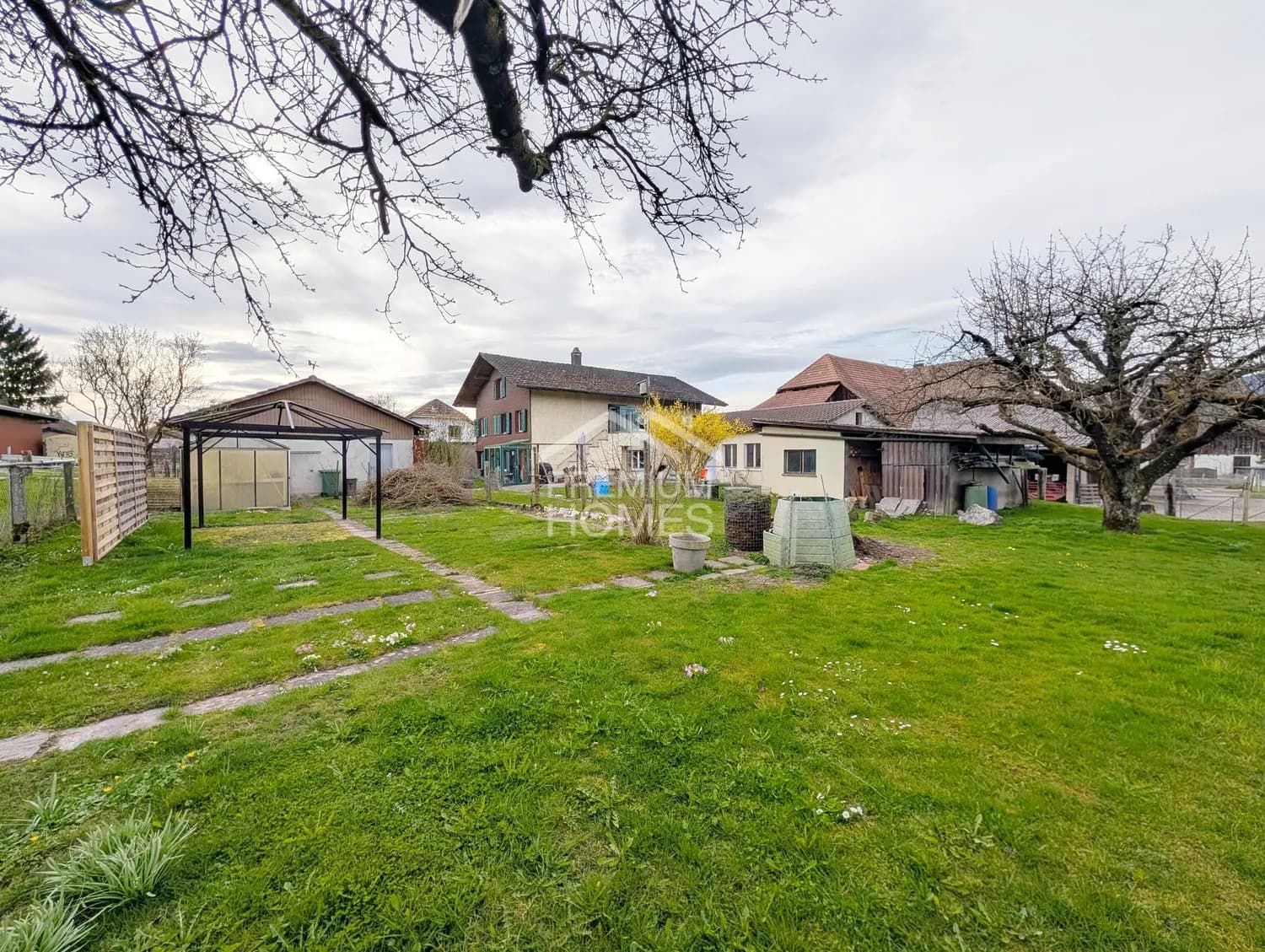 Charmantes Anwesen mit Werkstatt und Ausbaupotenzial