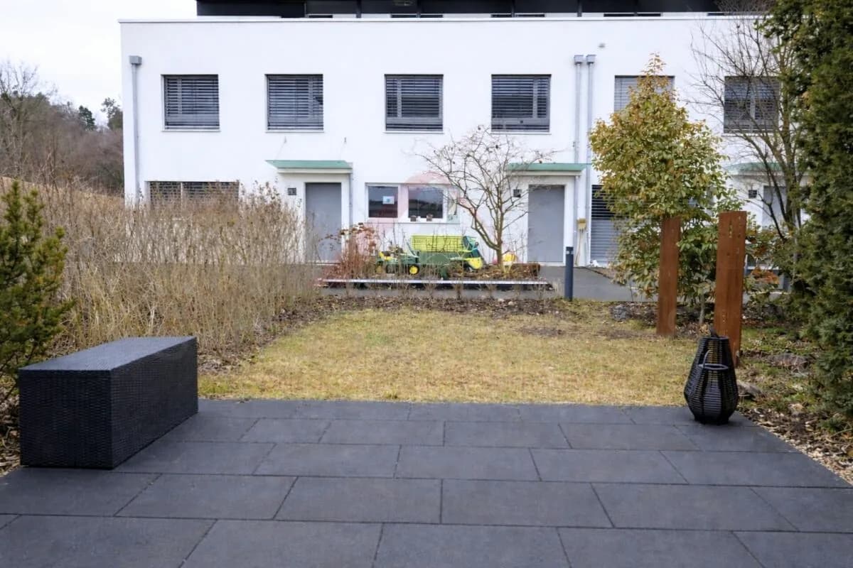 Modernes 4.5 Zimmer Reihen-Einfamilienhaus mit Garten und Attika-Terrasse in 3072 Ostermundigen