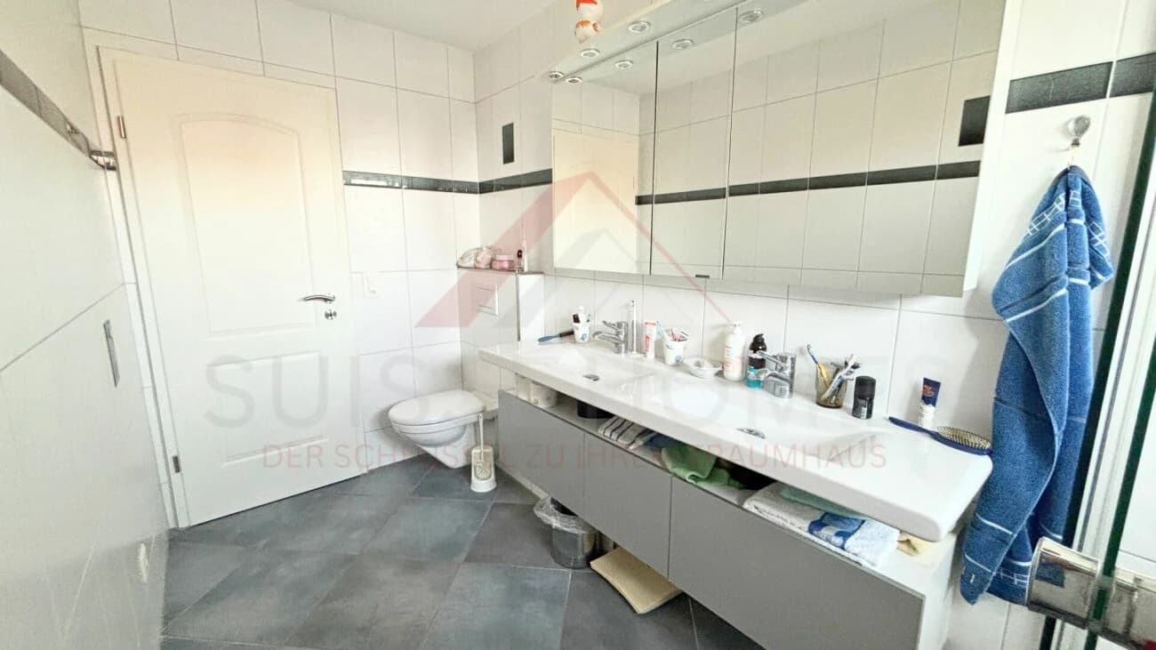 Gepflegtes Einfamilienhaus mit idyllischem Garten im Seeland