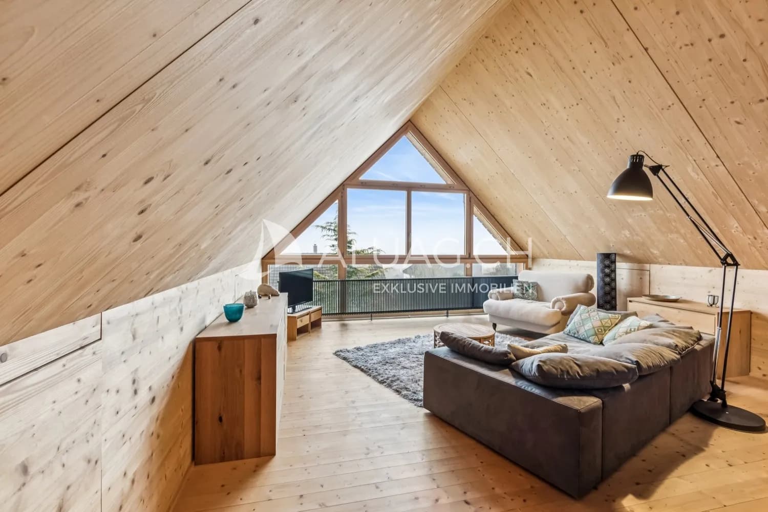 MODERN, VIEL PLATZ, STIL, RUHE UND PRIVATSPHÄRE