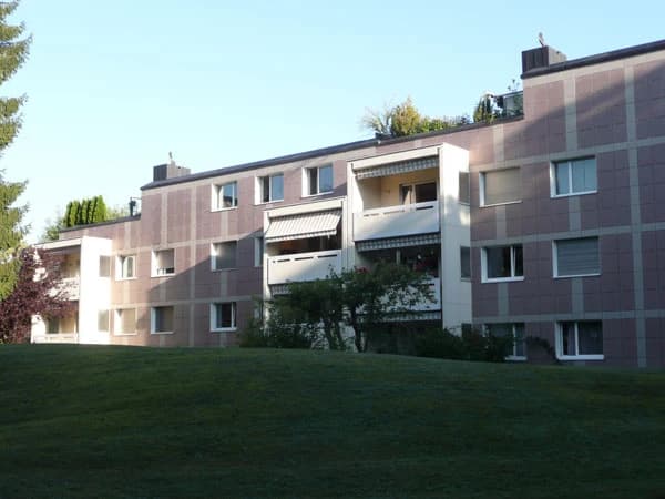 Familienfreundliche Überbauung im Grünen