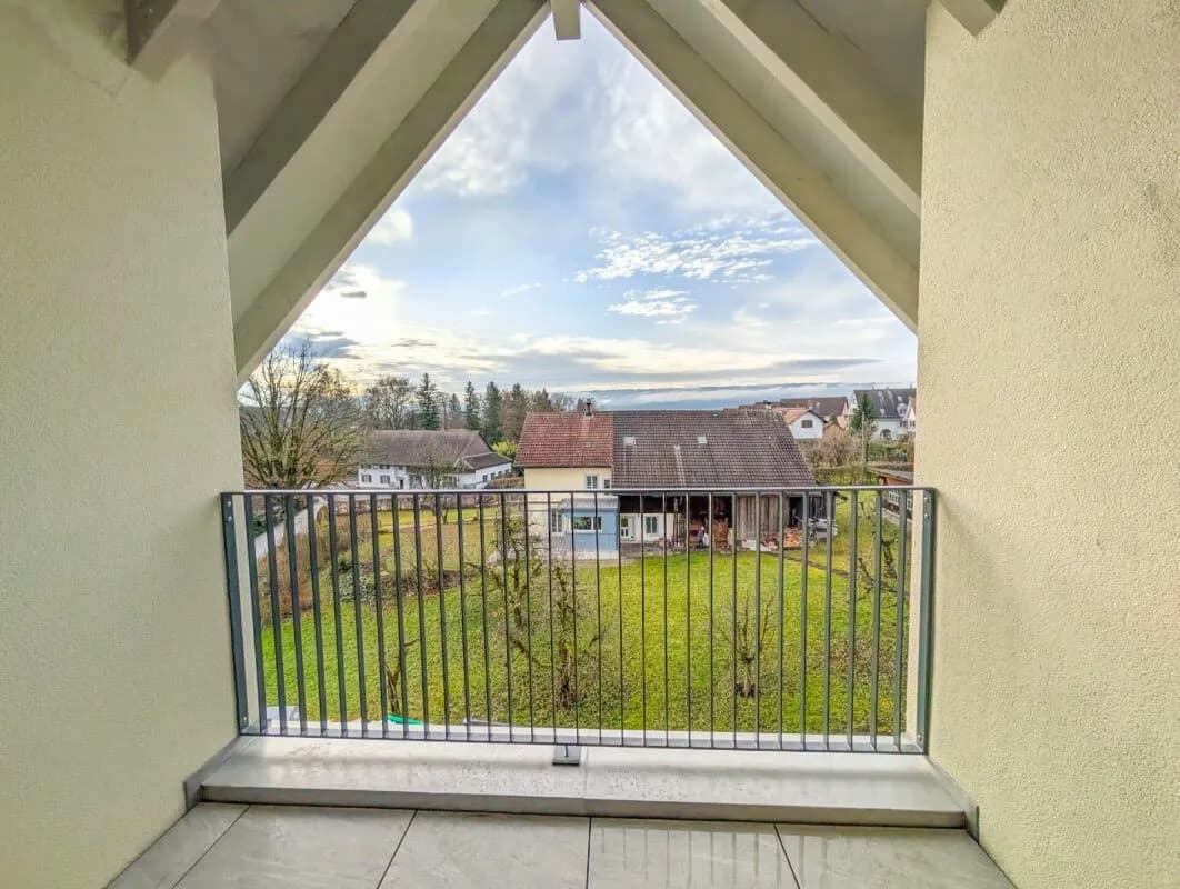 Charmante 4.5-Zimmer-Dachmaisonette mit zwei sonnigen Balkonen