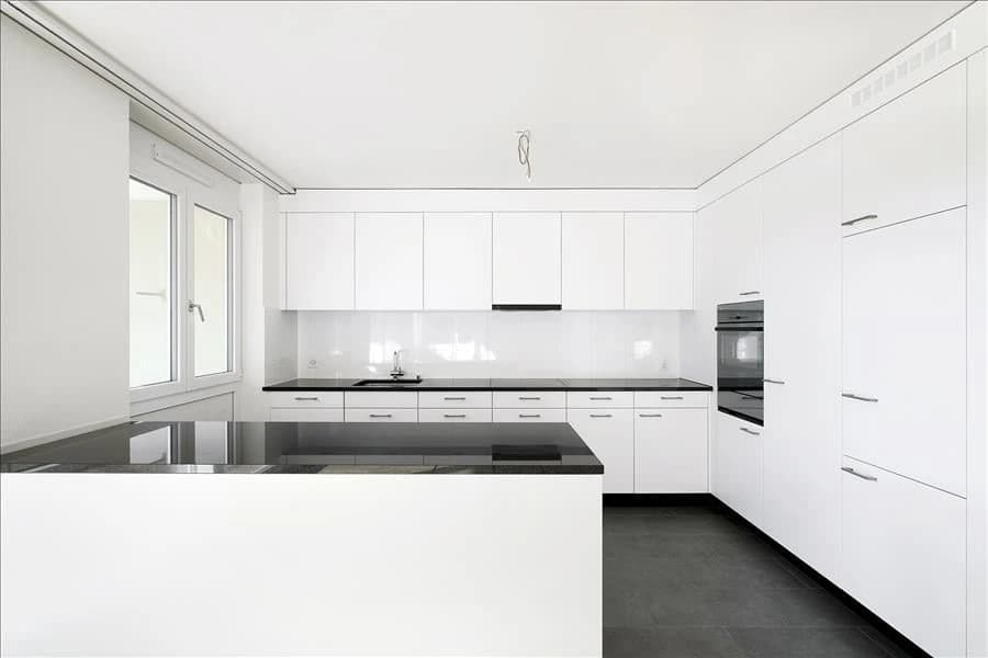 Helle, morderne Wohnung in Binningen