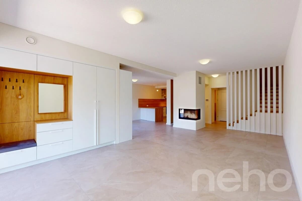 Ankommen und durchatmen: Neubau mit unverbaubarem Bergblick