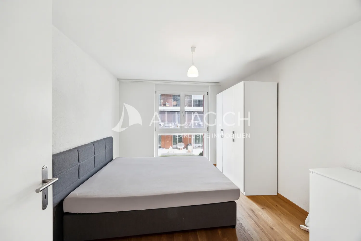 HELLE 4.5 ZIMMER WOHNUNG MIT WINTERGARTEN