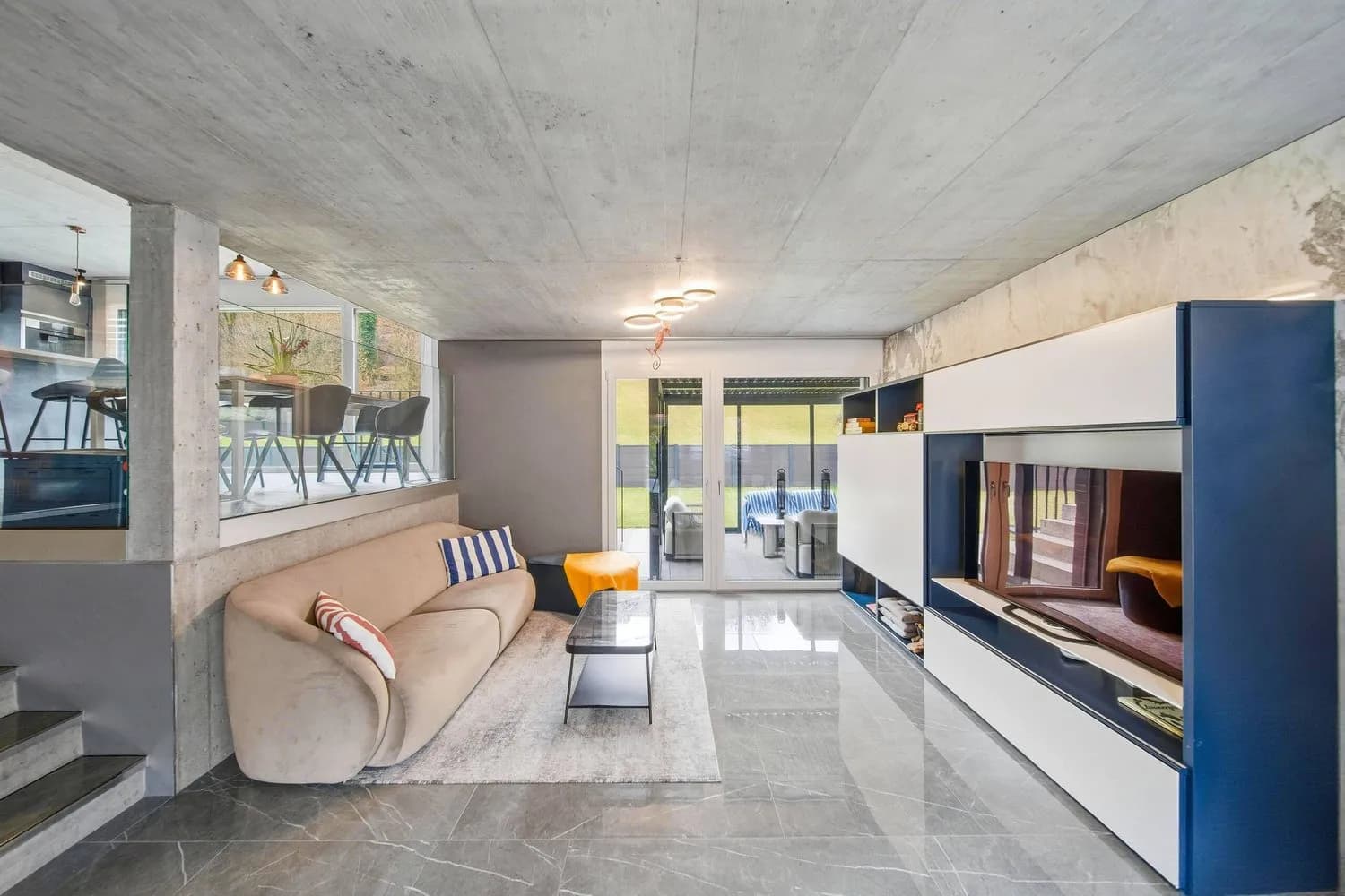 ECKIG, KANTIG & KLAR - MODERNES ARCHITEKTENHAUS