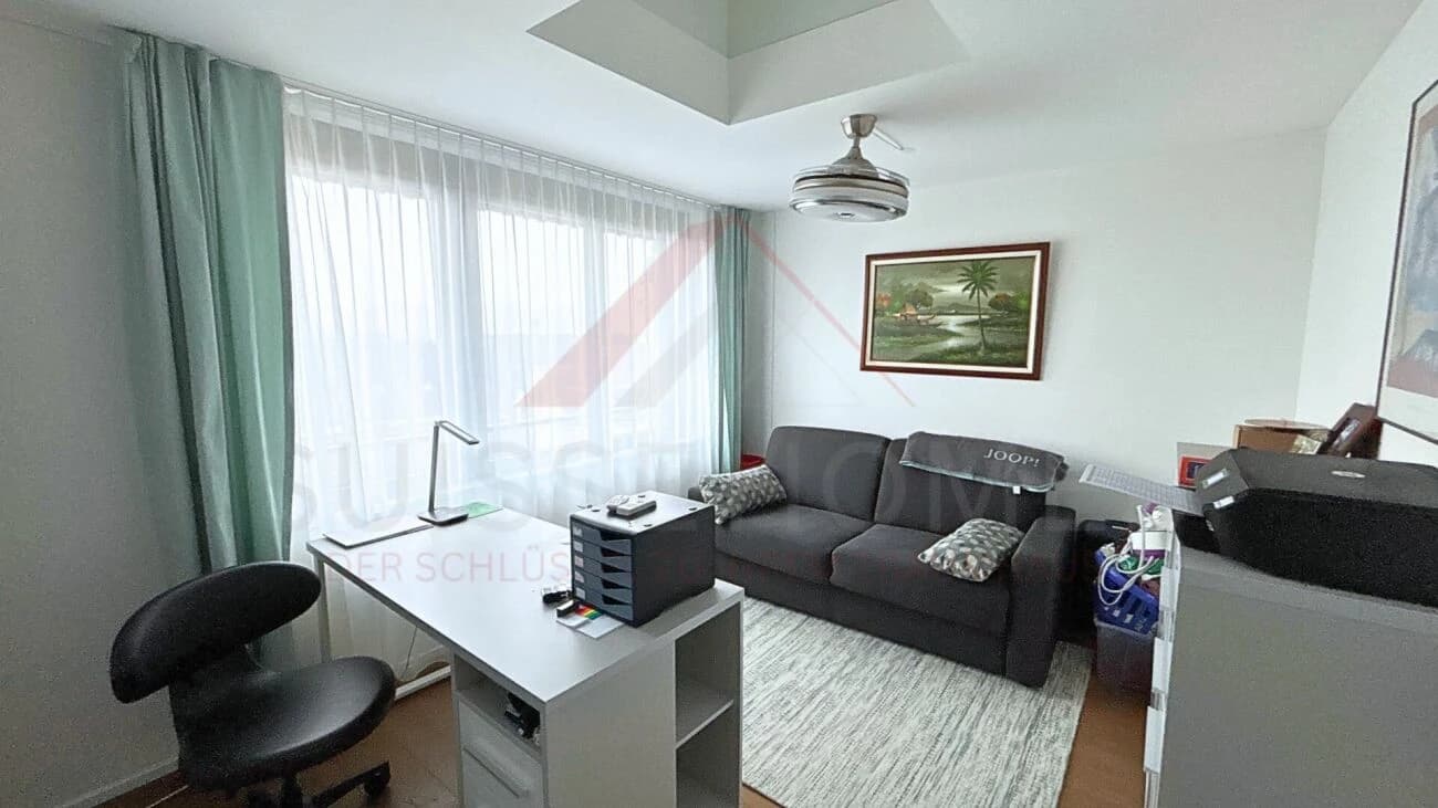 Moderne 5.5-Zimmer-Maisonette mit Loggia, Designküche und Minergie-Standard in zentraler Lage