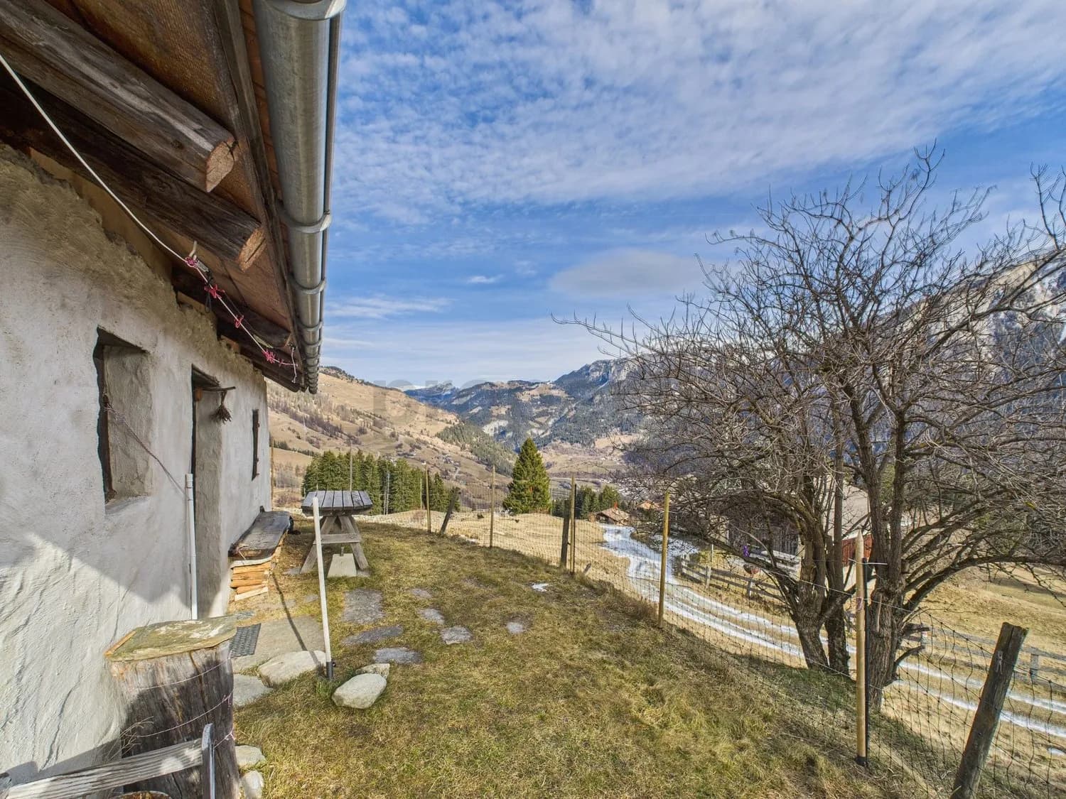 Maiensäss an ruhiger, idyllischer Lage mit Aussicht