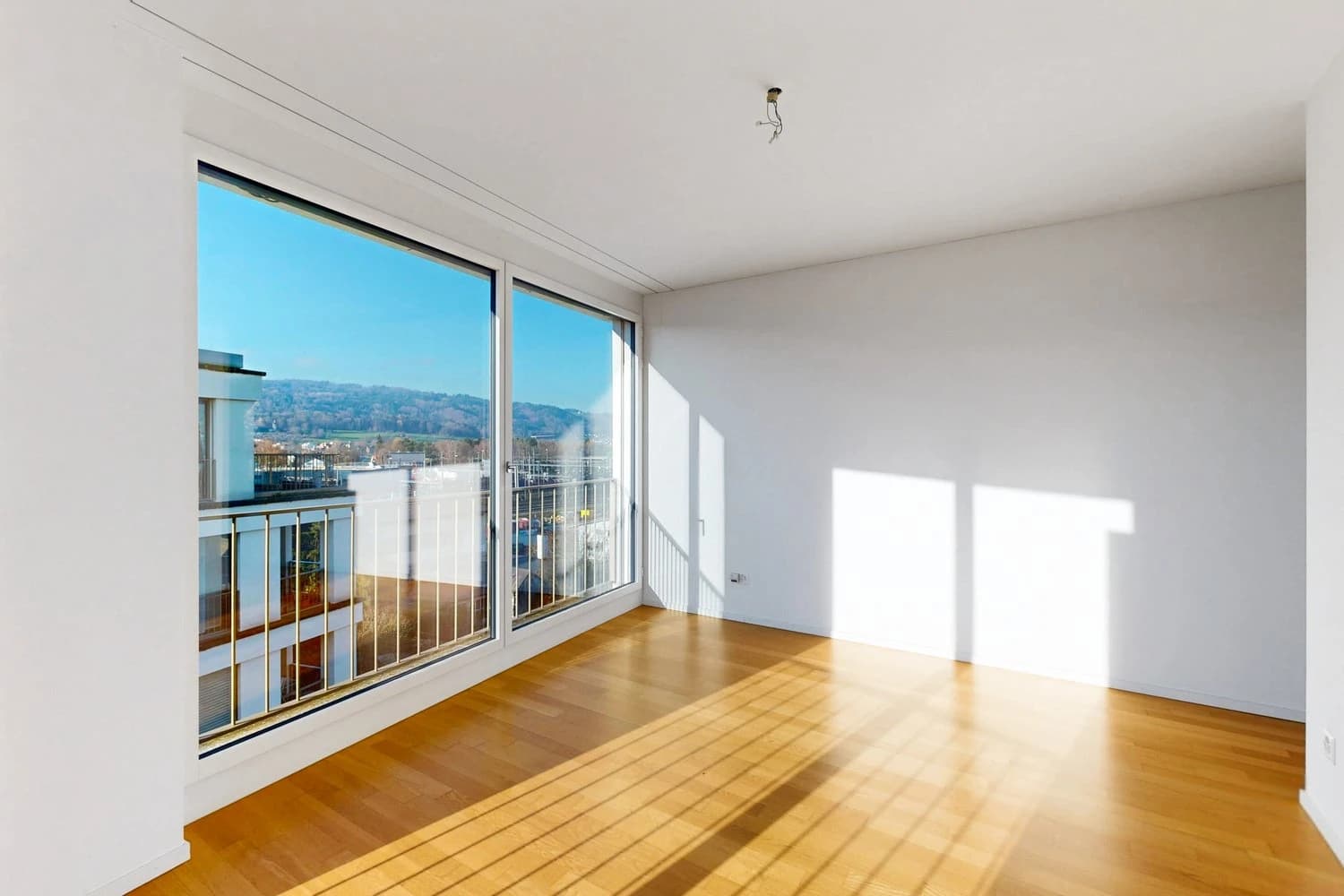 Schöne Attikawohnung mit moderner Infrastruktur