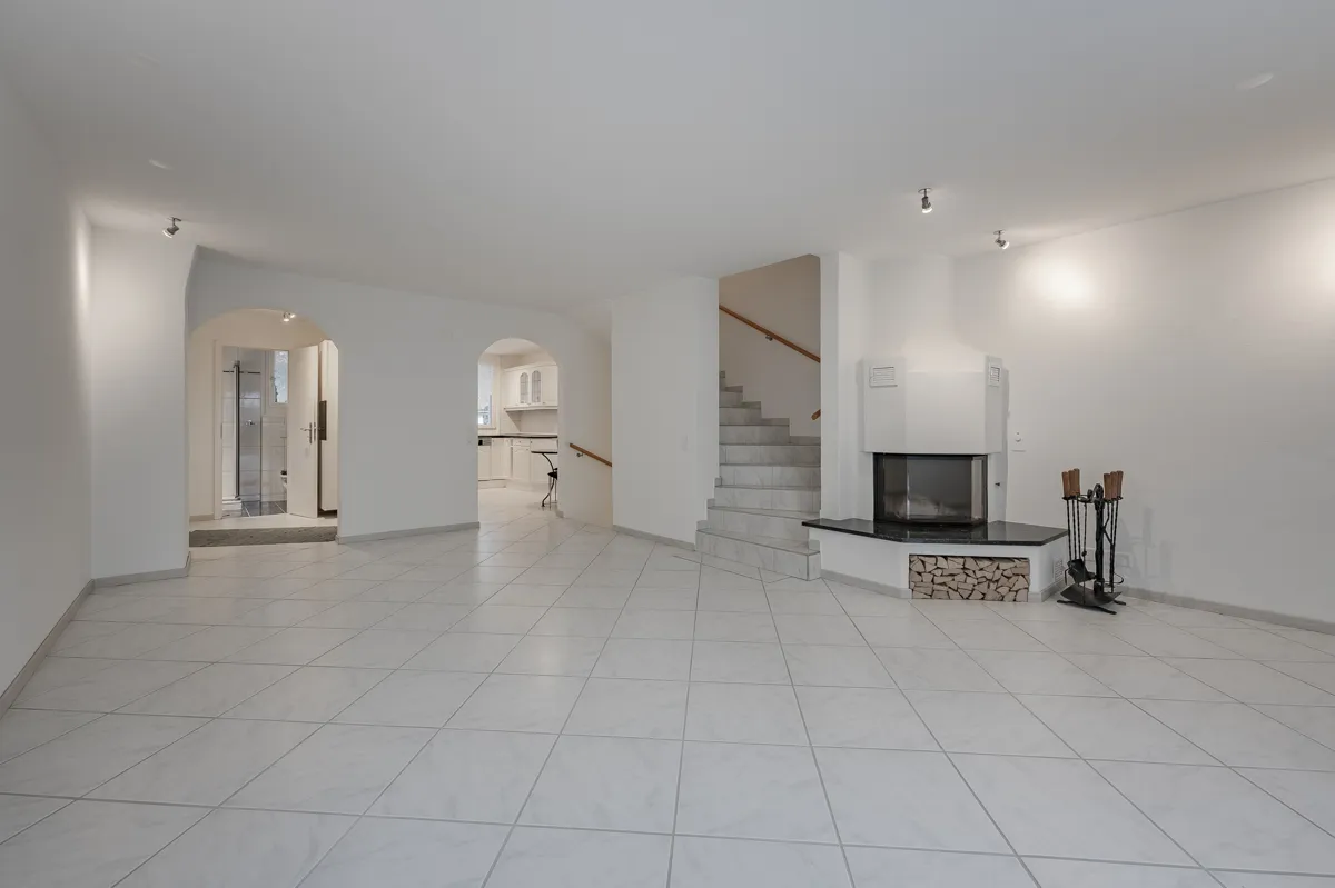 4.5-Zimmer Einfamilienhaus mit zwei Einzelgaragen