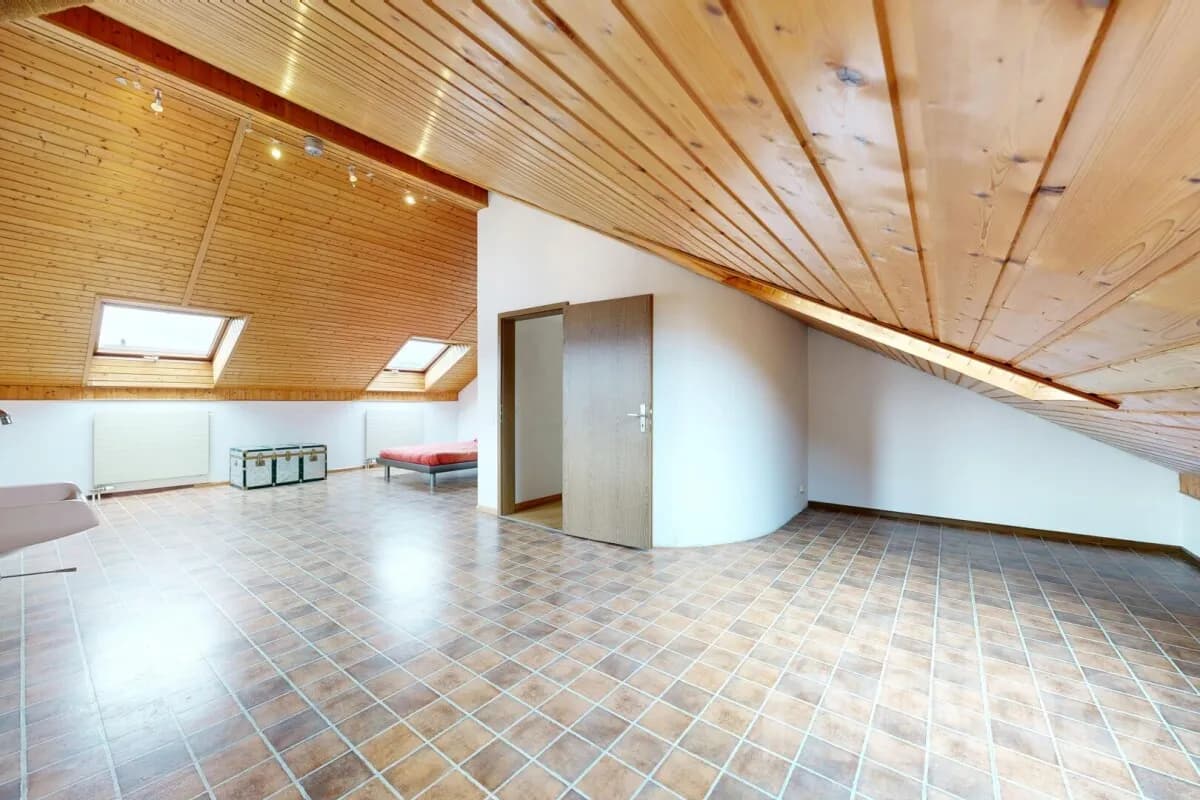 Grosszügiges Reiheneckhaus mit Garten und ausgebautem Dachstock