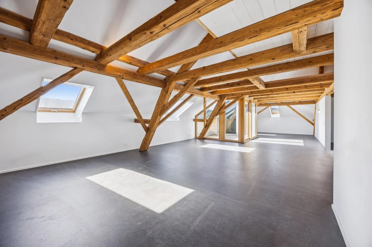 Exklusive 5.5-Zimmer-Dach-Maisonette mit Charme