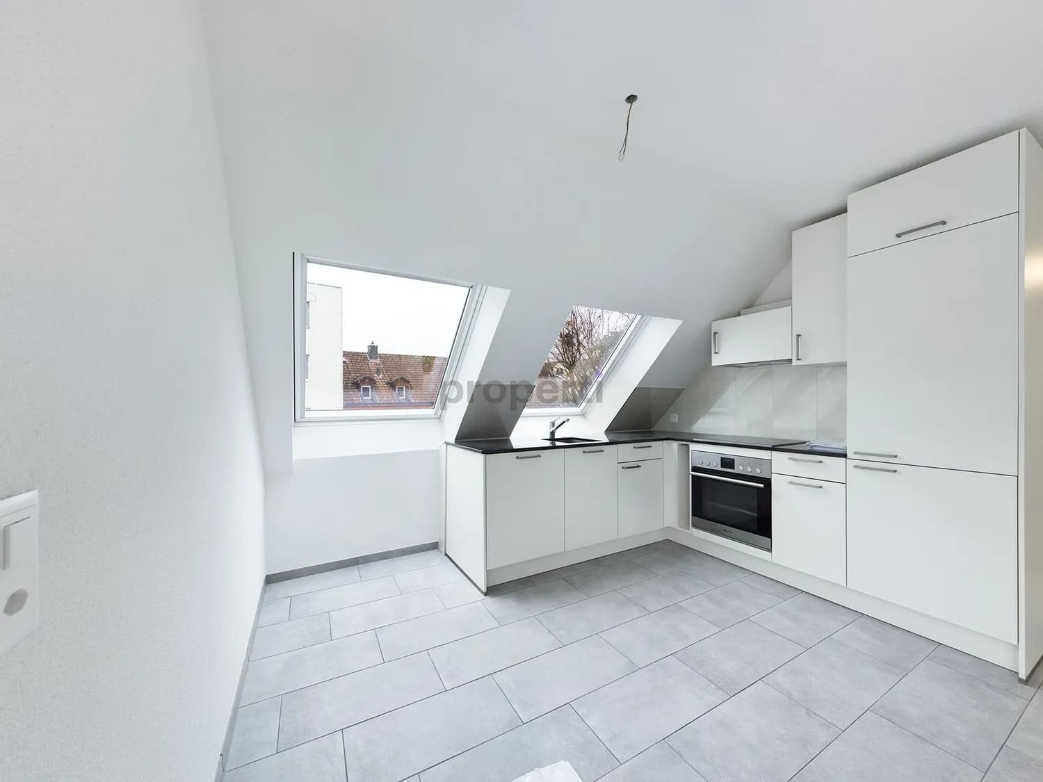 Moderne 3.5-Zimmer-Dachwohnung mit Balkon, Grenchen