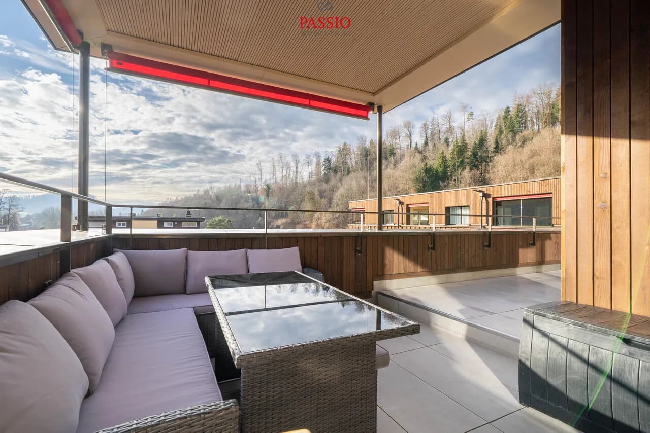 Moderne 3.5-Zimmer-Attikawohnung mit grosser Terrasse & Weitsicht