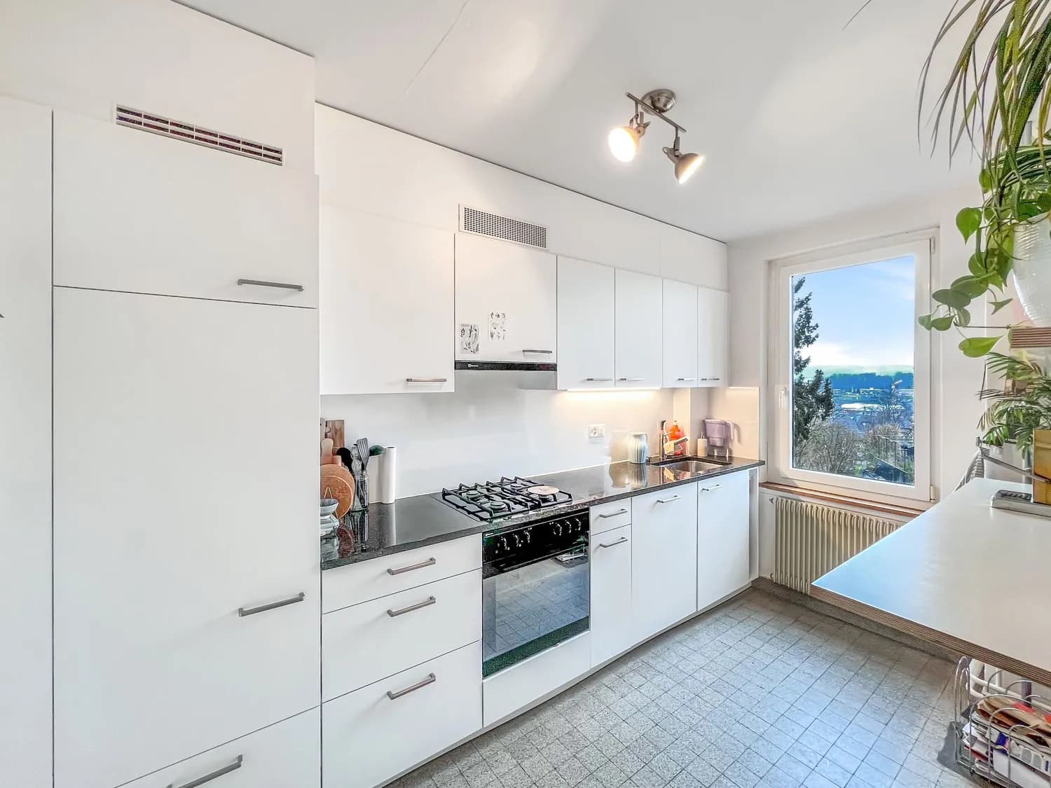 Modern 2.5-Zimmer-Apartment mit Balkon, Köniz