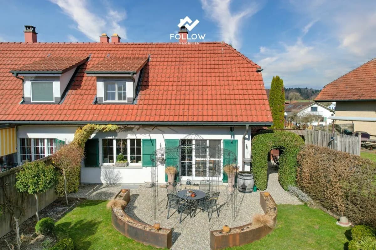 Eckhaus mit privatem Gartenparadies