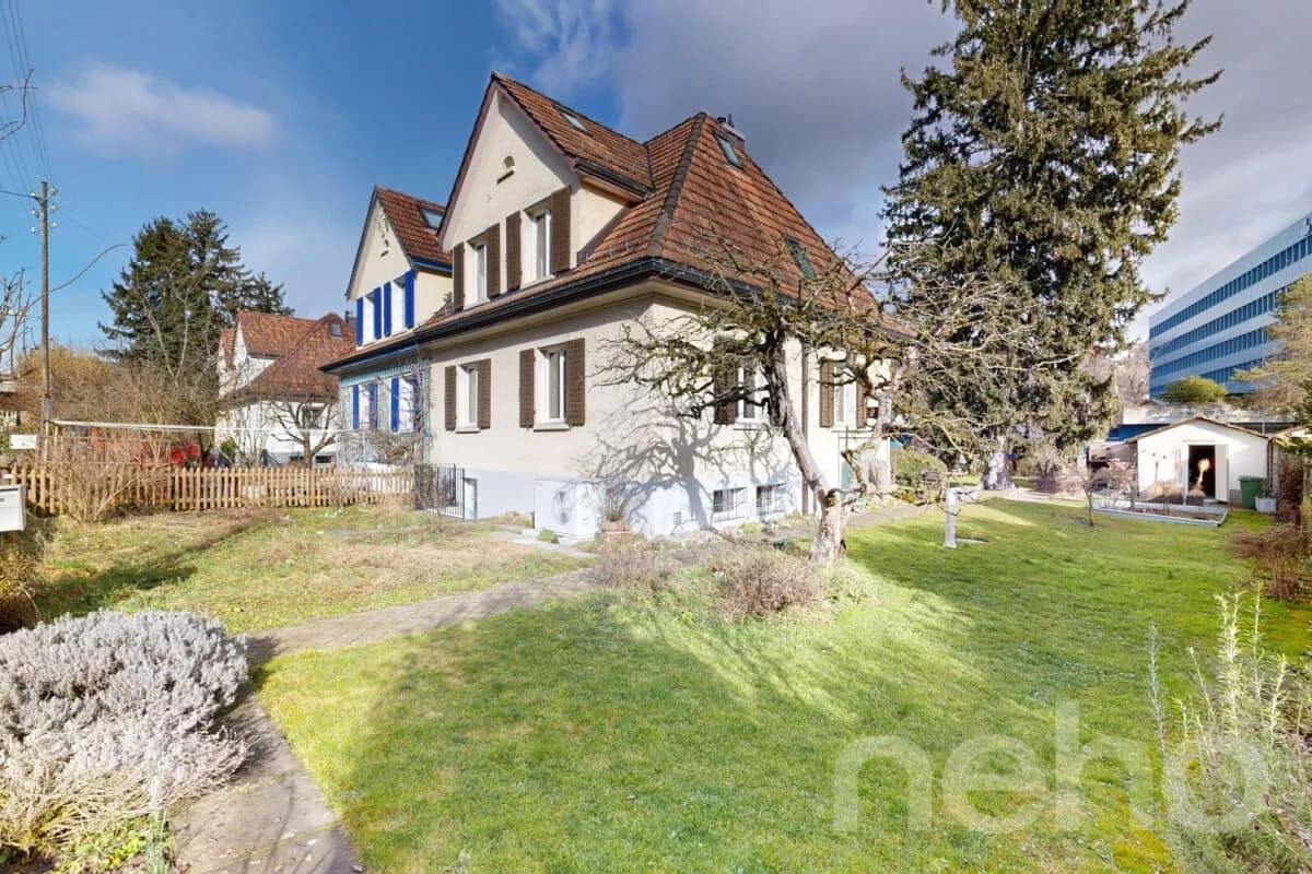 Rarität im Hardhof: Gepflegtes Stadthaus mit Ausbaupotenzial