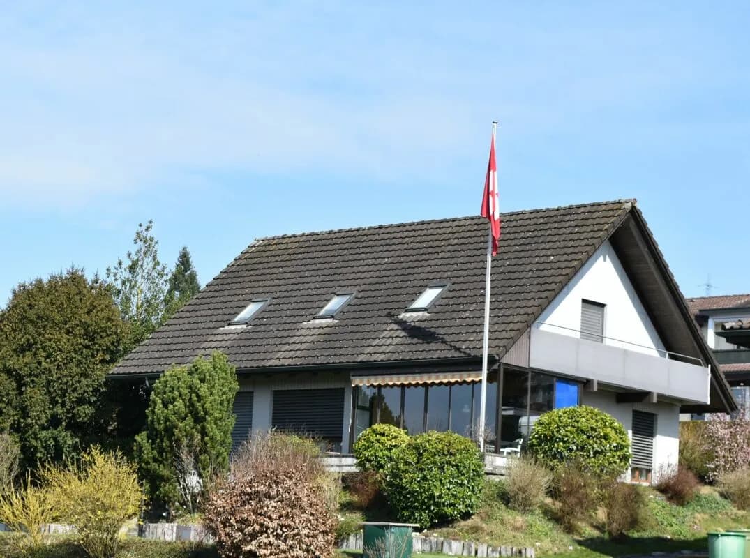 sonniges freistehendes Einfamilienhaus