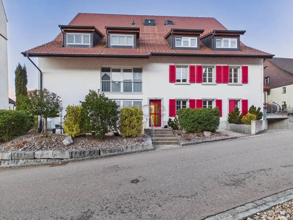 Moderne 4-Zimmer-Wohnung in Büsserach