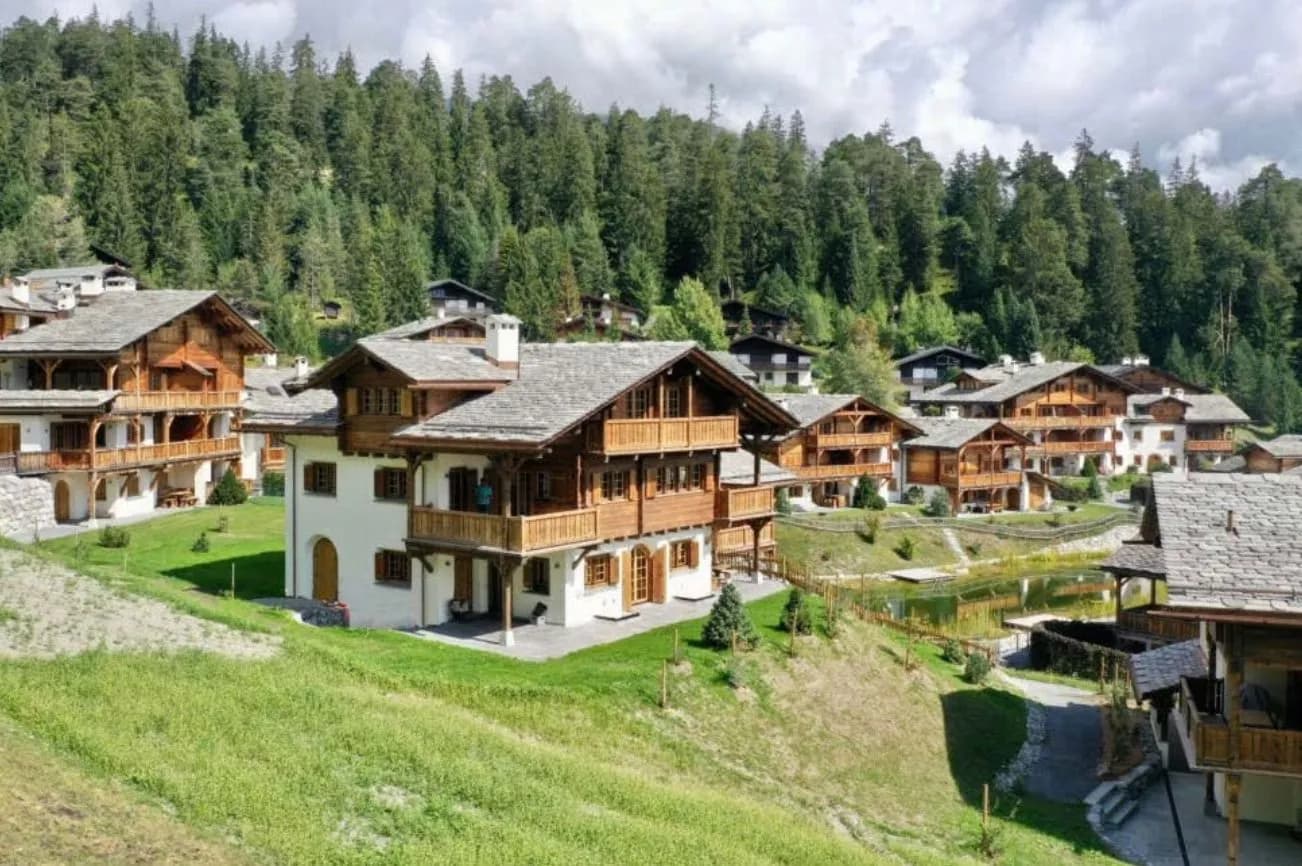 Moderne 5.5-Zimmer-Maisonette mit Tiefgarage, Laax