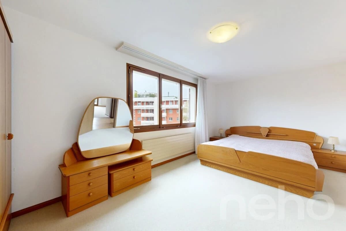 Grosszügiges Reiheneckhaus mit Garten und ausgebautem Dachstock