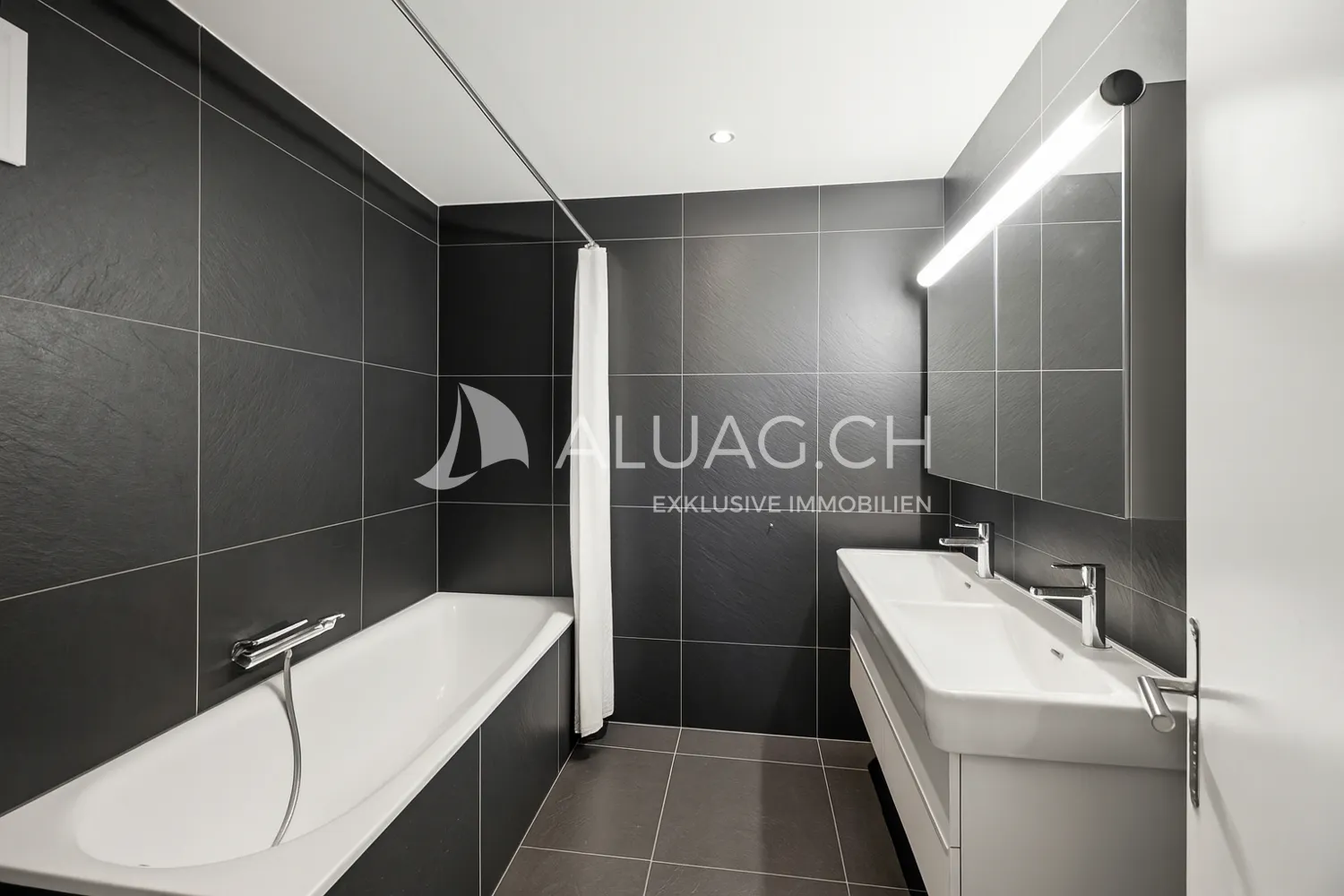 HELLE 4.5 ZIMMER WOHNUNG MIT WINTERGARTEN