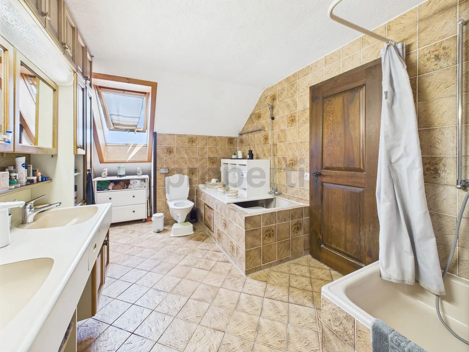 Grosszügige 6.5-Zimmer-Maisonette mit Weitsicht in Meierskappel