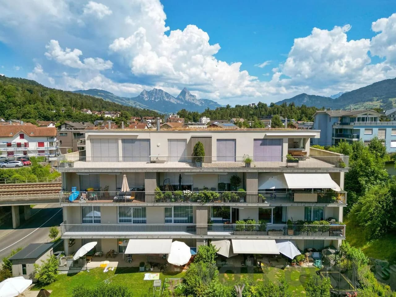 Grosse Wohnung an zentraler Lage mit Bergsicht