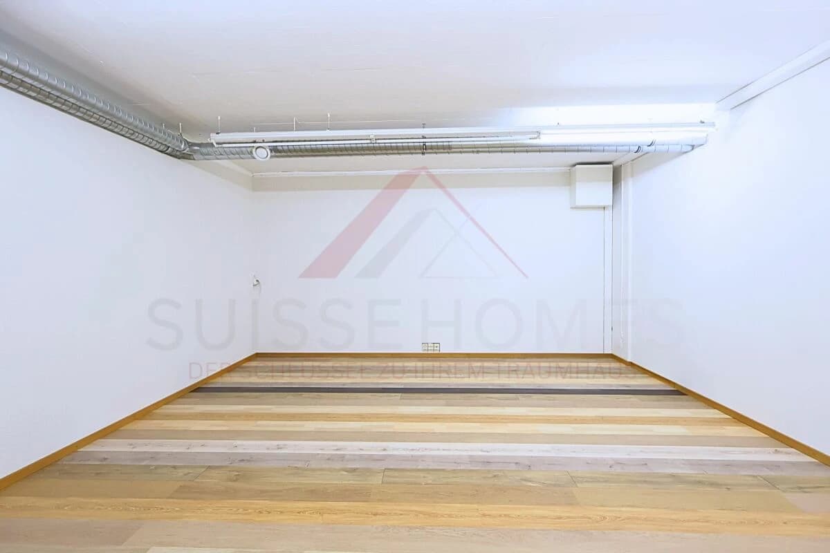 Atriumgebäude mit 220 m² Wohn- und 270 m² Gewerbefläche in Thörishaus (Neuenegg BE) - vielseitig nutzbar